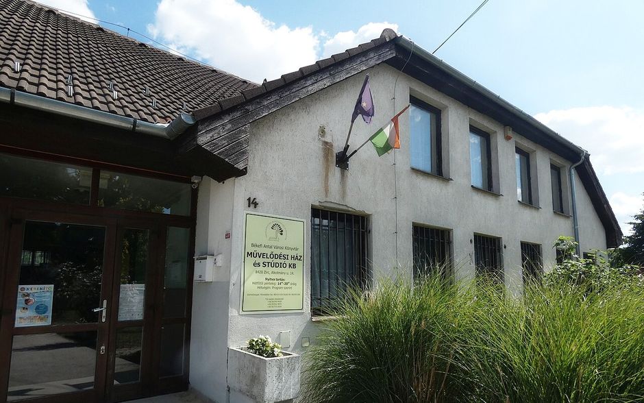 Továbbra is ingyenesen, de a jövőben beléptető rendszerrel használhatják az Alkotmány utcai ingatlant azok a civil szervezetek, amelyekkel az önkormányzat használati megállapodást köt (Fotó: archív)